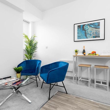 Modern Apartment In Brierley Hill - Secure Parking - Wifi & Netflix - Excellent Value - 11O ภายนอก รูปภาพ
