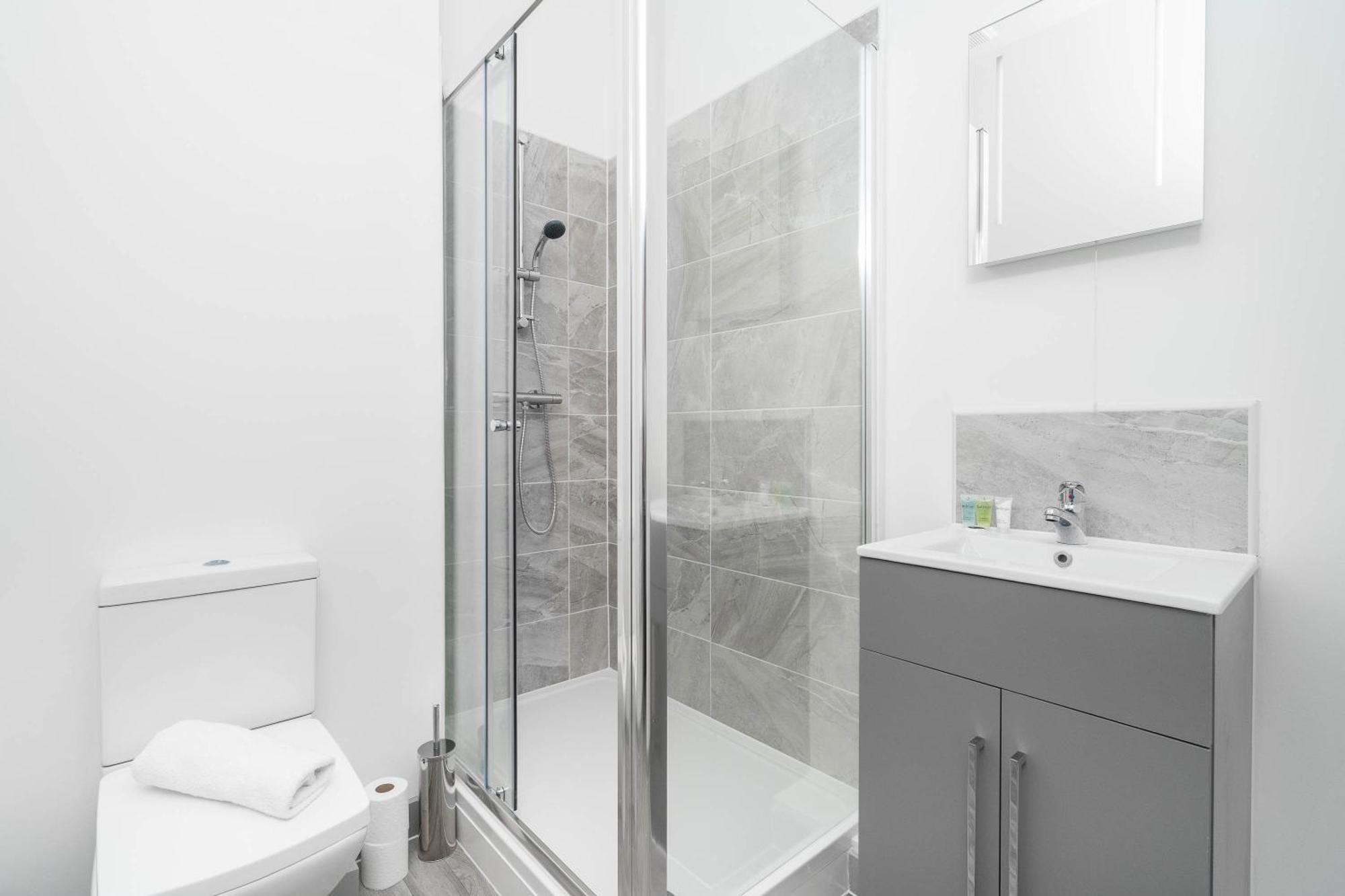 Modern Apartment In Brierley Hill - Secure Parking - Wifi & Netflix - Excellent Value - 11O ภายนอก รูปภาพ