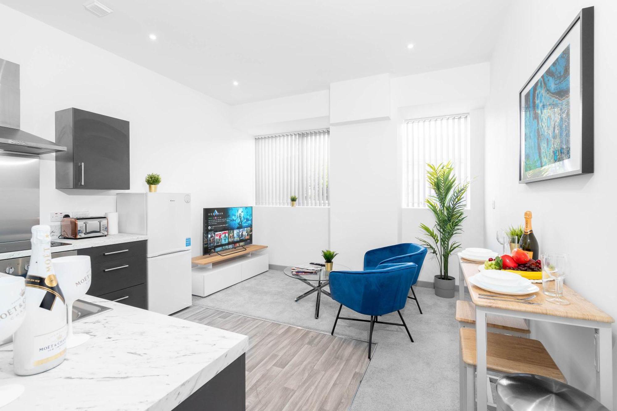 Modern Apartment In Brierley Hill - Secure Parking - Wifi & Netflix - Excellent Value - 11O ภายนอก รูปภาพ