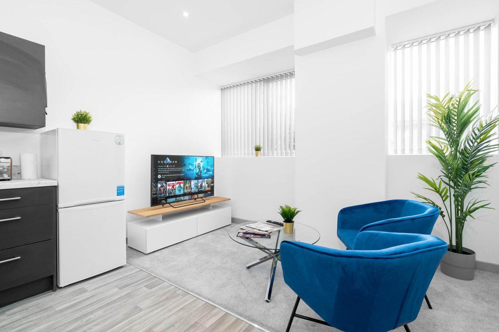 Modern Apartment In Brierley Hill - Secure Parking - Wifi & Netflix - Excellent Value - 11O ภายนอก รูปภาพ