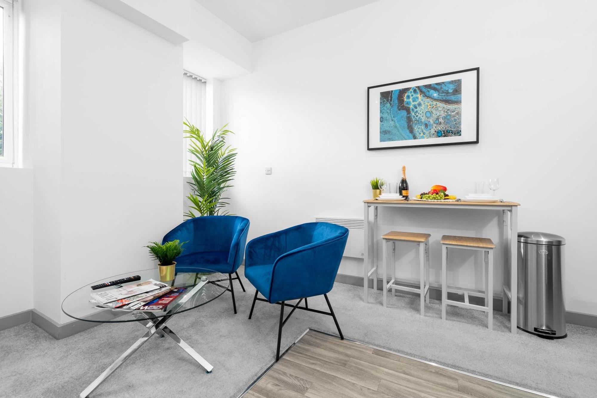 Modern Apartment In Brierley Hill - Secure Parking - Wifi & Netflix - Excellent Value - 11O ภายนอก รูปภาพ