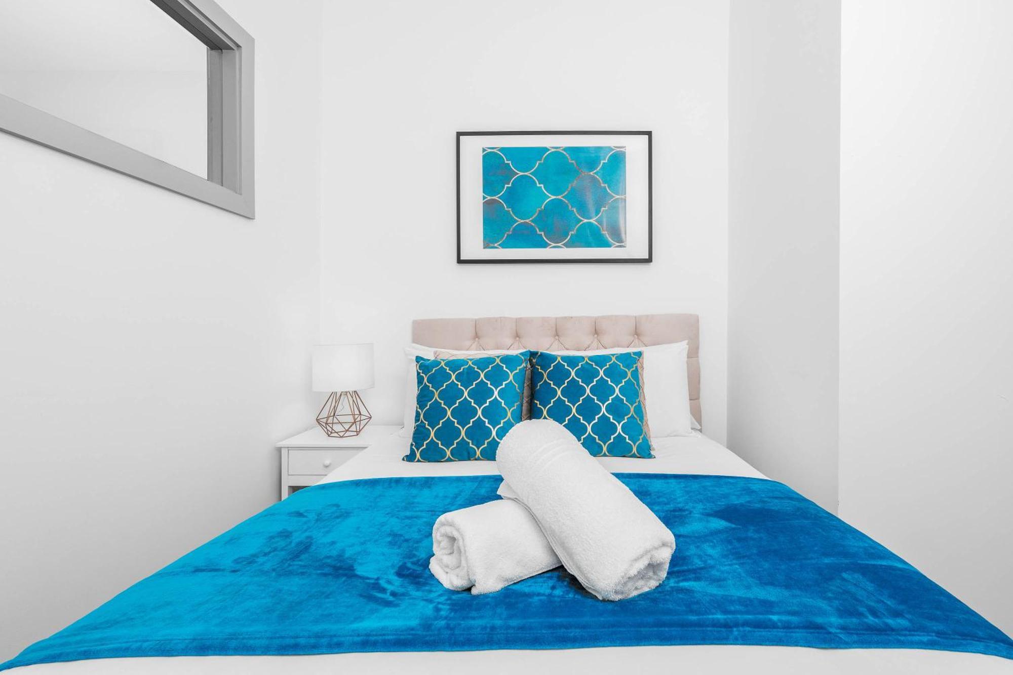 Modern Apartment In Brierley Hill - Secure Parking - Wifi & Netflix - Excellent Value - 11O ภายนอก รูปภาพ